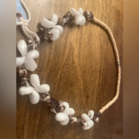 Handmade Mother of Pearl Handmade Shell Necklace with Iridescent Heart Pendant - Picture 6 of 8